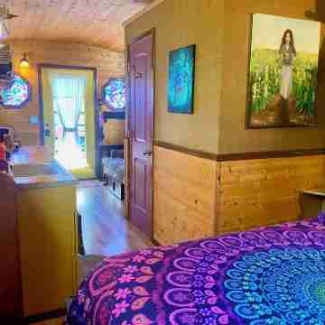 Cozy caravan in Mississippi area of Portland with WiFi, AC Rooms