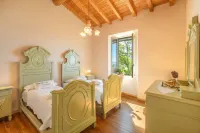 Little Wonder on the Garda Hotels in Gargnano