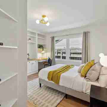 Luxury Oasis Steps from Palo Alto and Stanford, Chef's Kitchen, Workspaces, Gym Rooms