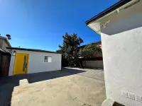 Airy Arty Studio with Amenities