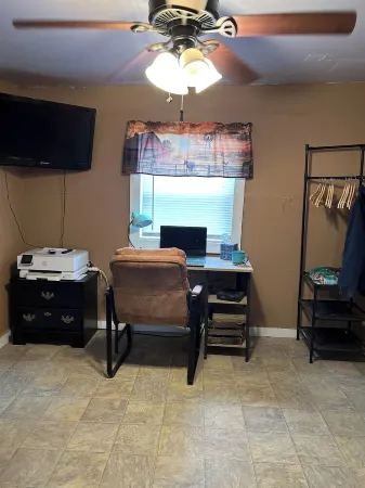 Four Sisters Casita Cozy Country Feel 2-Bedroom House in Town with WiFi & AC.