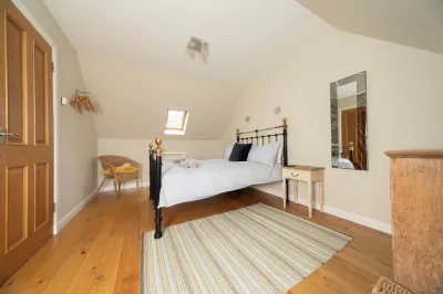 Charming cottage in lovely Glendale, Isle of Skye. 2 bed, 2 ensuite Hotels near Coral Beach