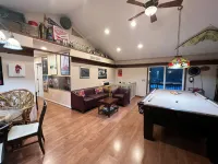 4-bedroom two level guest house next to Shupac Lake in Grayling