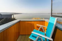 Fantastic vacation apartment with balcony, water view/access, 5 min. from the center. City harbor