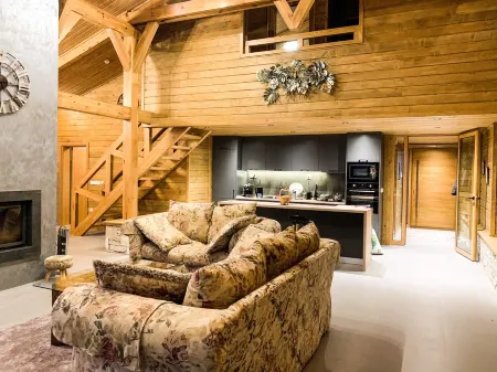 Chalet for up to 10 people with sauna nestled in the valley of 3 mountains