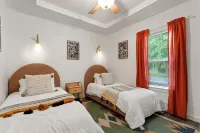 4BD Home - 3min to UND - Cozy Yard - Pingpong