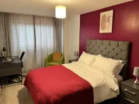 Luxurious 1 bd on the Waterfront.  Walking distance to many amenities and shops. Hotels in Dudley District