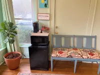 Peaceful Artsy Studio in Historic 1920's Home- 1 Min to ETSU and downtown JC