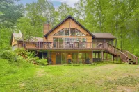 Cozy Wisconsin Cabin w/ Deck, Kayaks & Lake Views! - 3-Star
