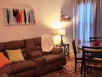 Charming 2-bedroom apartment with equipped kitchen and AC, in Cumberland, MD. Hotels in Cumberland