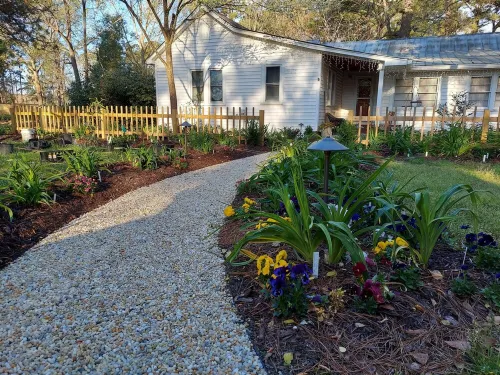 Come visit our “Sweet Retreat at the End of the Street” where you can relax!!! Hotels in Ladson