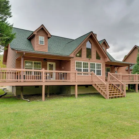 Hiawassee Riverfront Cabin 7 Mi to Lake Chatuge!