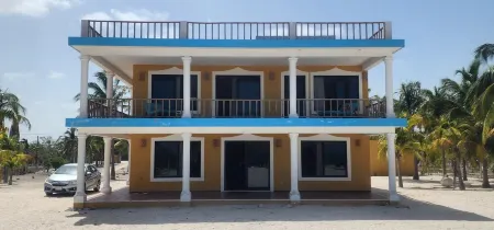 Ocean Front, Accessible, 3-bdrm Home! Отели в г. Селестун