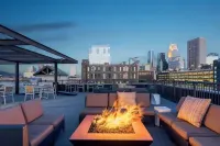 Stunning in Hollywood ,free parking , gym hot jacuzzi ,Rooftop