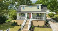 Charming 3-bedroom house in wonderful Downtown Greenville Area Hotels in Parker