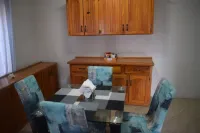 Spacious 4-bedroom house in charming Bon Accord with WiFi. 3 mins from beaches Hotel di Bon Accord