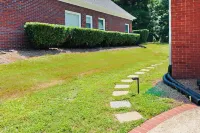 Welcome to Pool Azul! Guest House & Pool. Two King Size Beds. Hotels in Suwanee