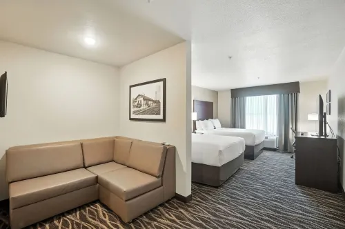 Cobblestone Hotel & Suites-Bellefontaine