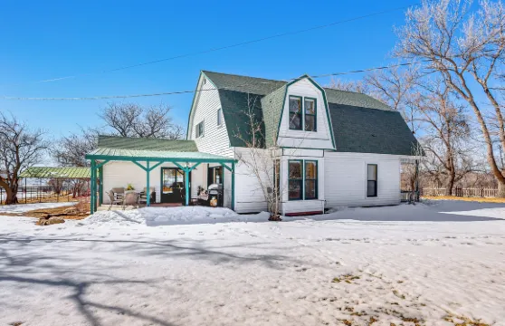 享有庭院和山景：曼科斯農舍！