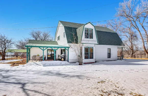 享有庭院和山景：曼科斯農舍！