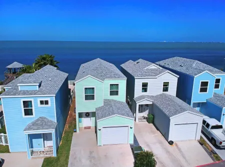 Waterfront Bay House Rental Отели в г. Порт Исабел