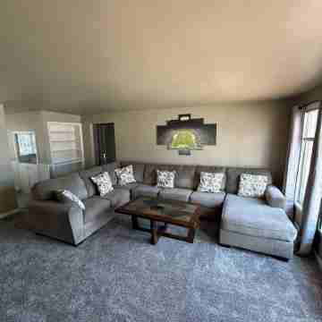 3-bedroom house in charming Green Bay, walking distance to LAMBEAU!! Others