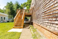 Charming 1-bedroom Guest suite in amazing Manchester-by-the-Sea with WiFi, AC Hotels in Manchester-by-the-Sea