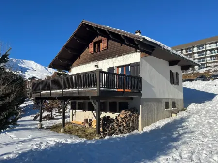 Chalet La Toussuire close to the slopes 12 people