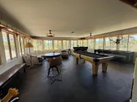 *NEW* Mtn view retreat! Pets! 3 min Dtwn/Pooltable