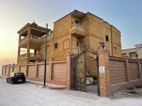 The red villa is the first north coast road, 15 minutes from the airport. فنادق في أول العامرية