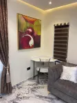 Luxury & Modern Self Check-In Apts near Airport M03b