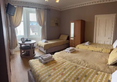Arbour Guest House Отели в г. 