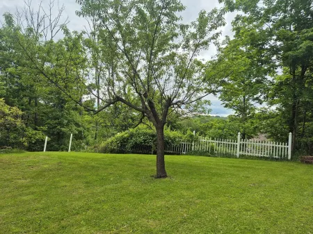 Charming 4-bedroom home with AC and WiFi close to downtown historic Honesdale