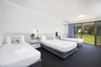 Island Palms Motor Inn