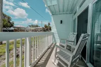 Beautiful Condo 127 with AC in charming Cedar Key Hotels in Cedar Key