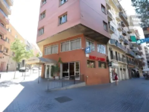 Hotel Brick Barcelona Hotels near Las Arenas