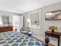 Charm on Main Hotels in Brewster