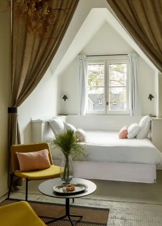 Le Bois des Chambres Отели в г. Канде-Сюр-Бёврон