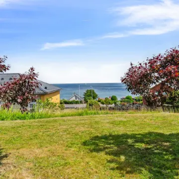 "Feodora" - 100m from the Sea