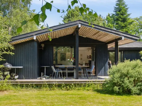 "Lasse" - 1.5km from the Sea