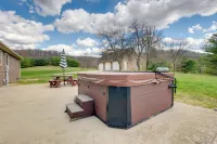 Game Room & On-site Pond: Laurelville Retreat! - 3-Star