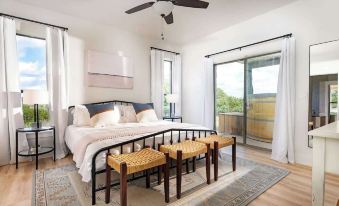 The Point Serene Hill Country Views with Pool & Hot Tub