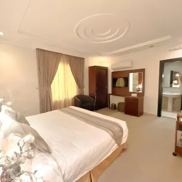 Loren Serviced Apartment Alslamah Отели рядом с достопримечательностью «Банкетный зал Leylaty»