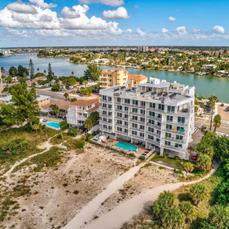 Oceana 305 East