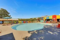 2 Mi to Silver Dollar City Lakefront Branson Gem! - プール
