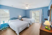 Spectacular Beach House just 1 min. walk to beach w/ Private Salt Pool & Hot Tub