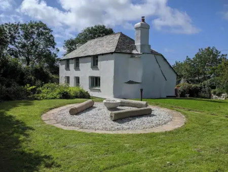 Country Cottage with Hot Tub - Perfect Cornish Escape Отели в г. Holsworthy