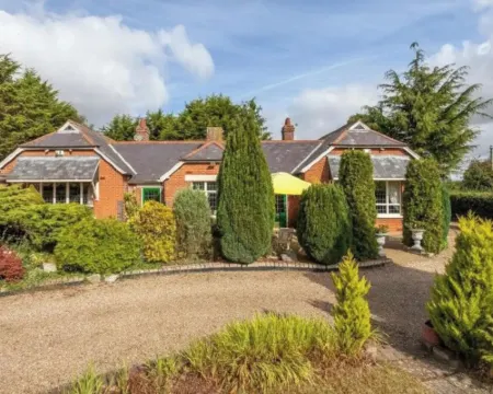 The Fieldhouse: Cosy Pet-Friendly Norfolk Broads Retreat Hotels in Halvergate