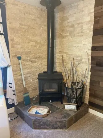 Cozy cottage with natural fire place!