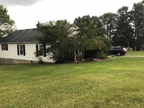 Farmhouse Cottage local Horse farms, Distilleries, Winery Tours, walking trails.